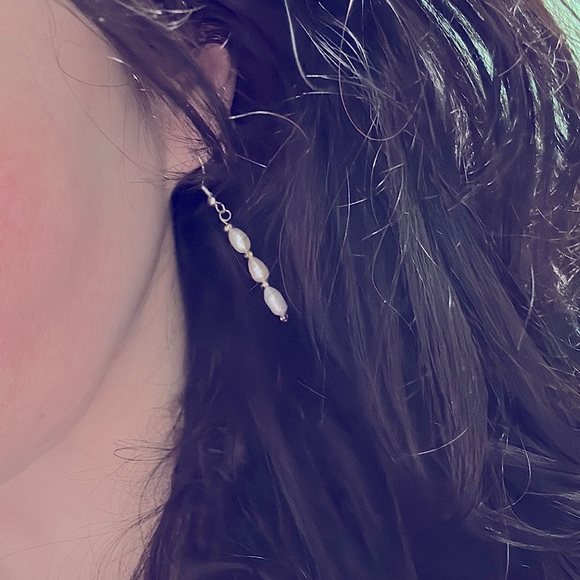 New Lovely Authentic Freshwater Pearls Polished Silver White Rice Pearls Earring - Picture 4 of 15